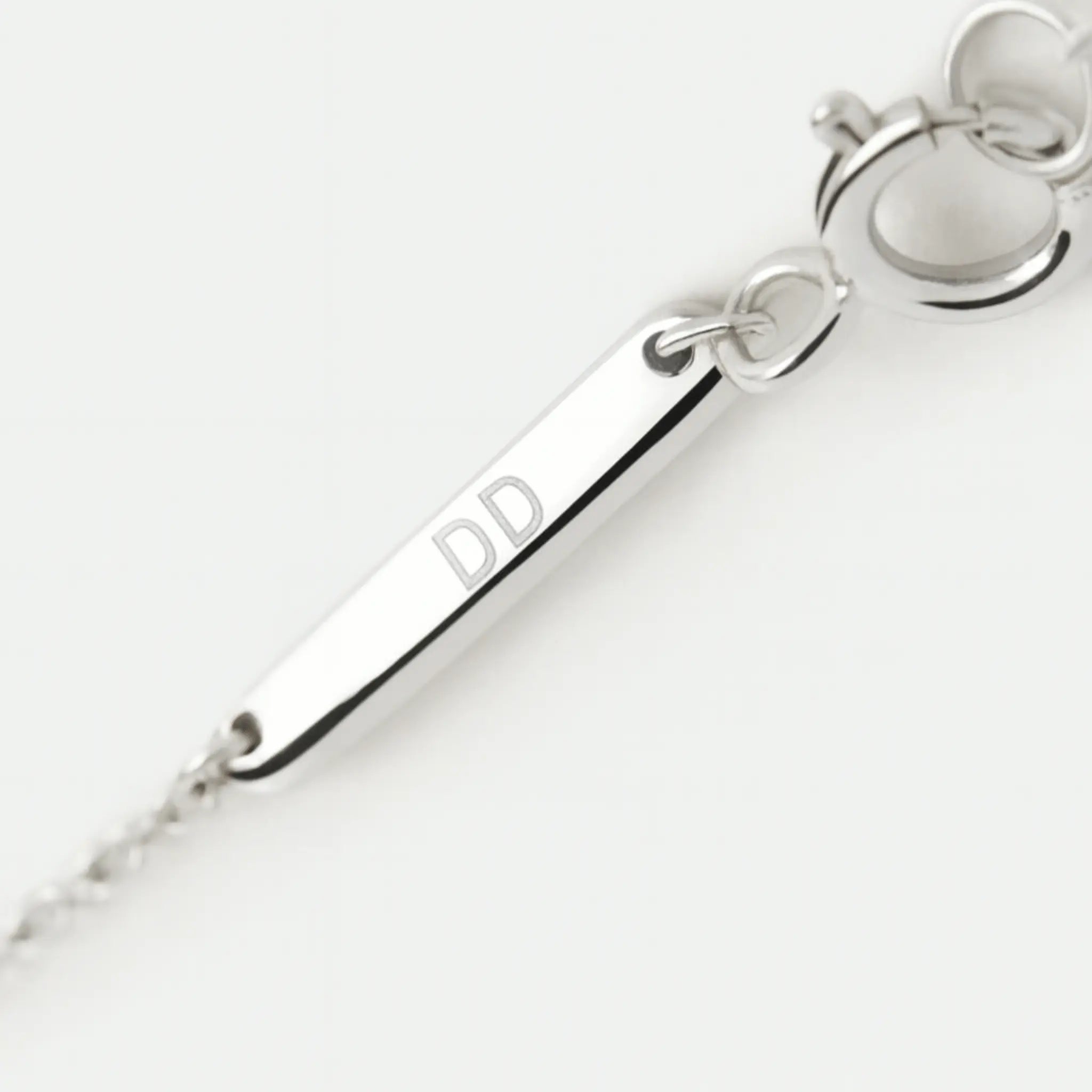 Personalized 925 sterling silver engraved bar necklace by Danibydsgn, showcasing a sleek and elegant design.