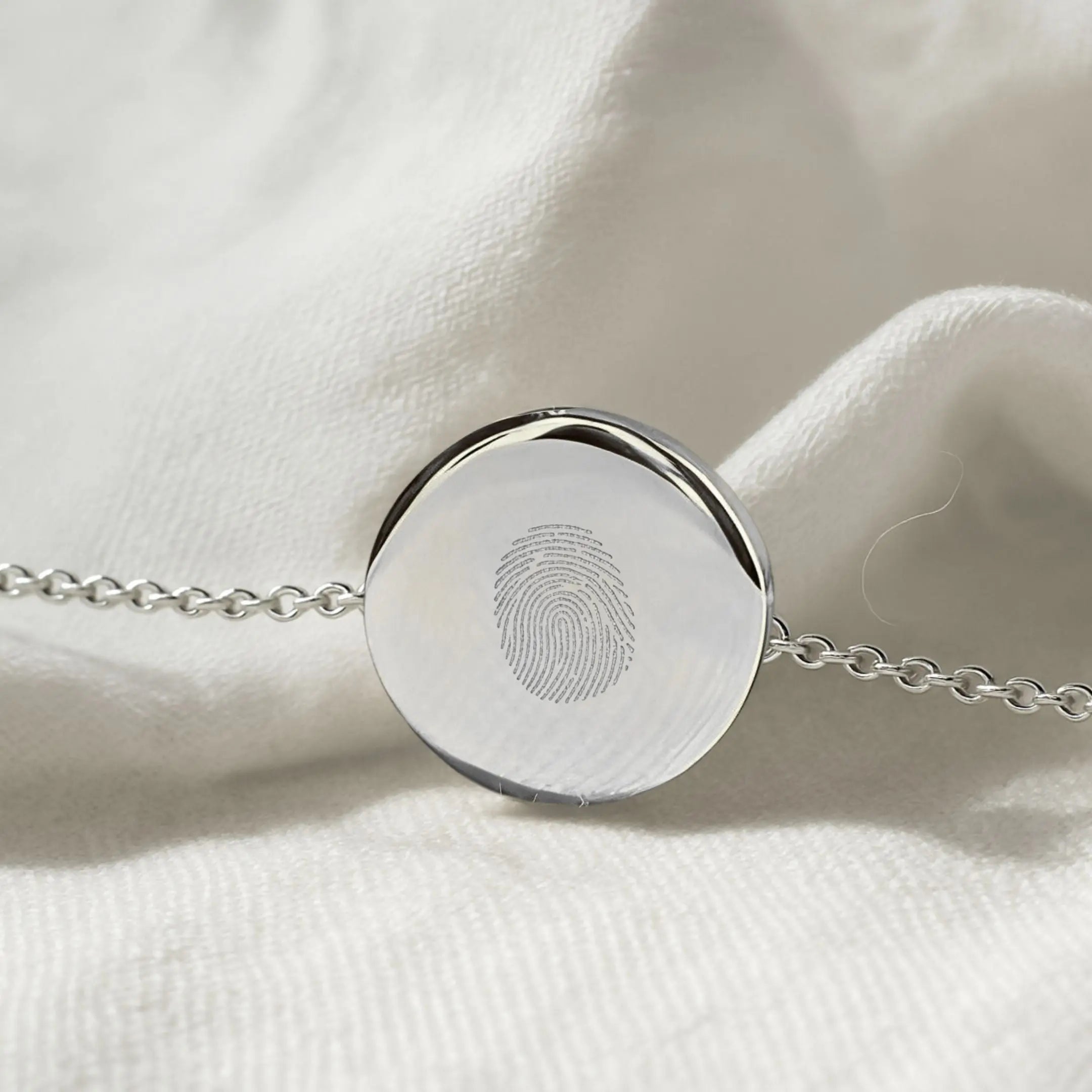 Single fingerprint coin bracelet in 925 sterling silver by Danibydsgn, showcasing unique engraving detail.