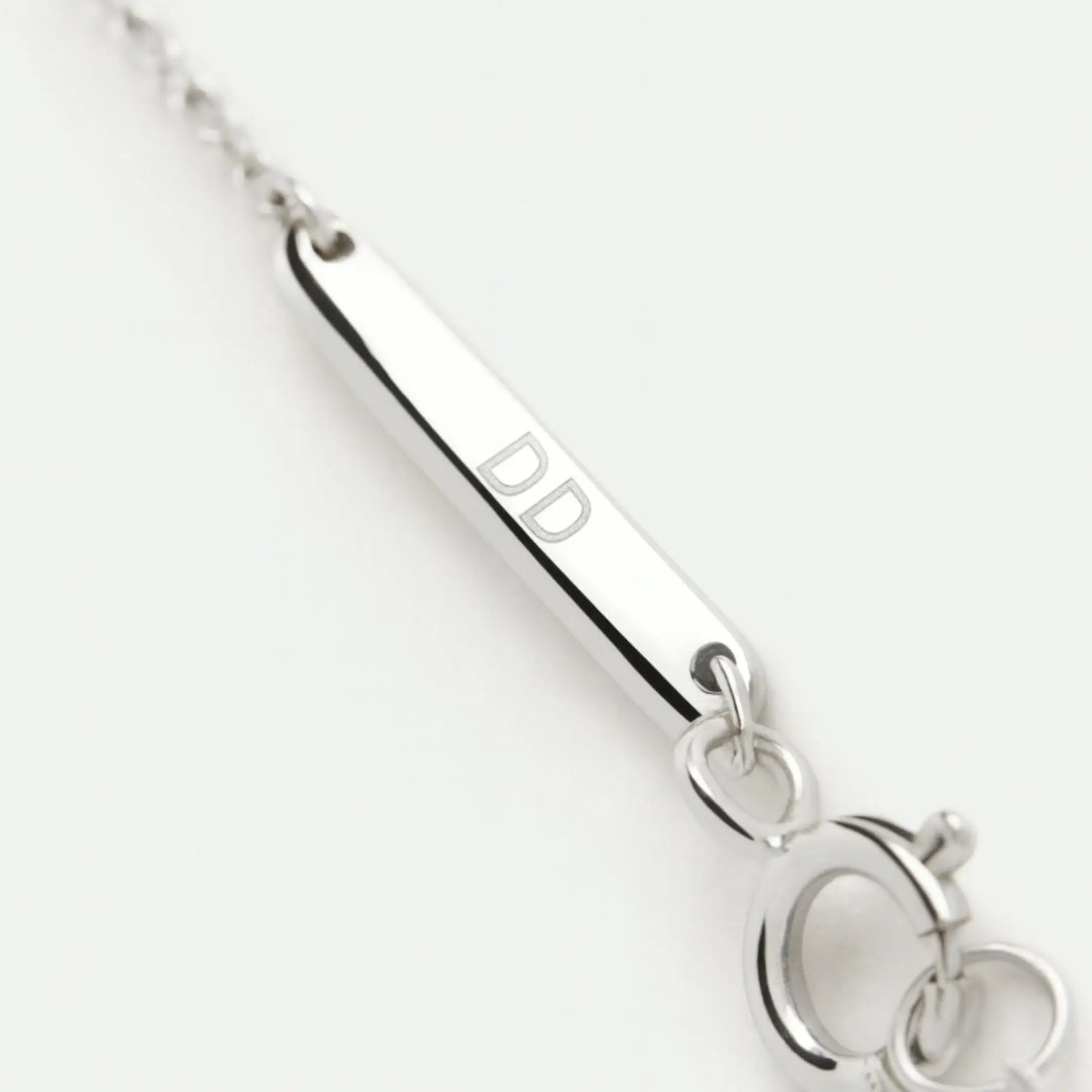 Single fingerprint coin bracelet in 925 sterling silver by Danibydsgn, featuring an engraved disc tag design.