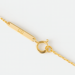 Close-up of the Danibydsgn branded clasp in 18k gold vermeil, showcasing the engraved “DD” hallmark and premium craftsmanship of the fine jewelry chain.