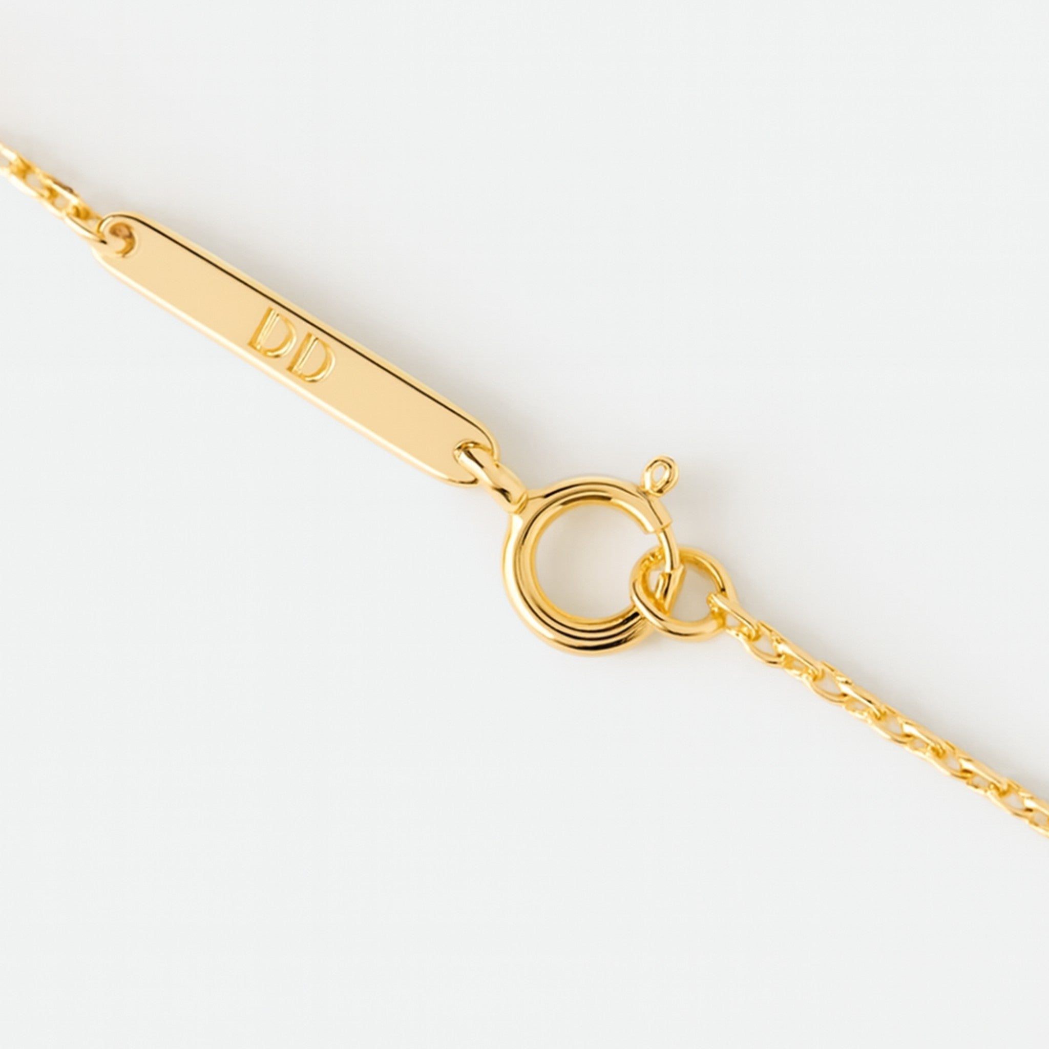 Close-up of Danibydsgn branded gold clasp — fine jewelry detail from the Luxury Three Fingerprint Coin Necklace in 18k Gold Vermeil, showcasing premium craftsmanship and design.