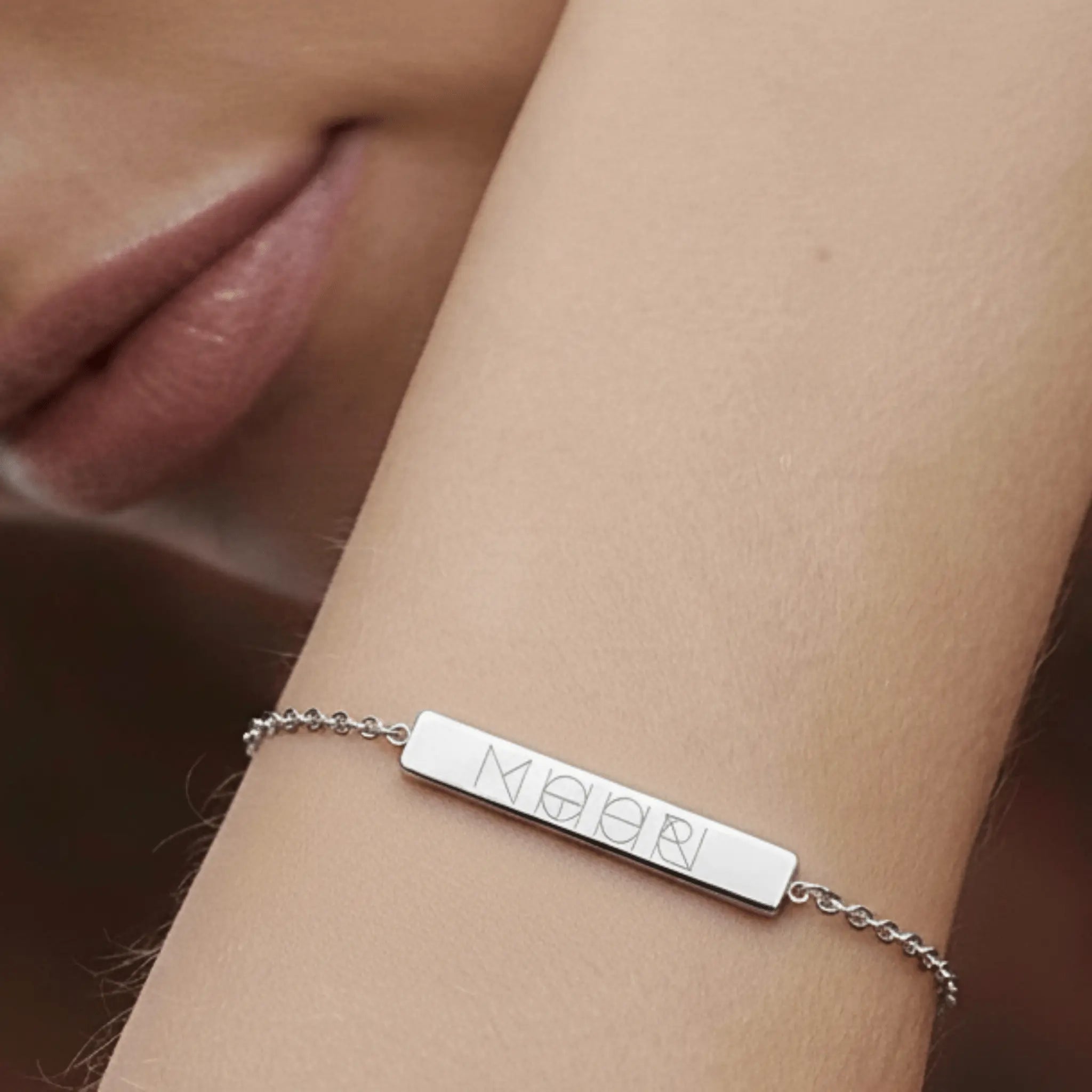 Engravable bar bracelet in 925 sterling silver featuring a four-symbol design by Danibydsgn.