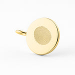 Close-up view of the Single Fingerprint Pendant in 18K gold vermeil by Danibydsgn, showcasing fine engraving detail. A luxury personalized jewelry piece designed for memorial, gift, or keepsake use, capturing your loved one’s fingerprint in elegant, lasting gold.