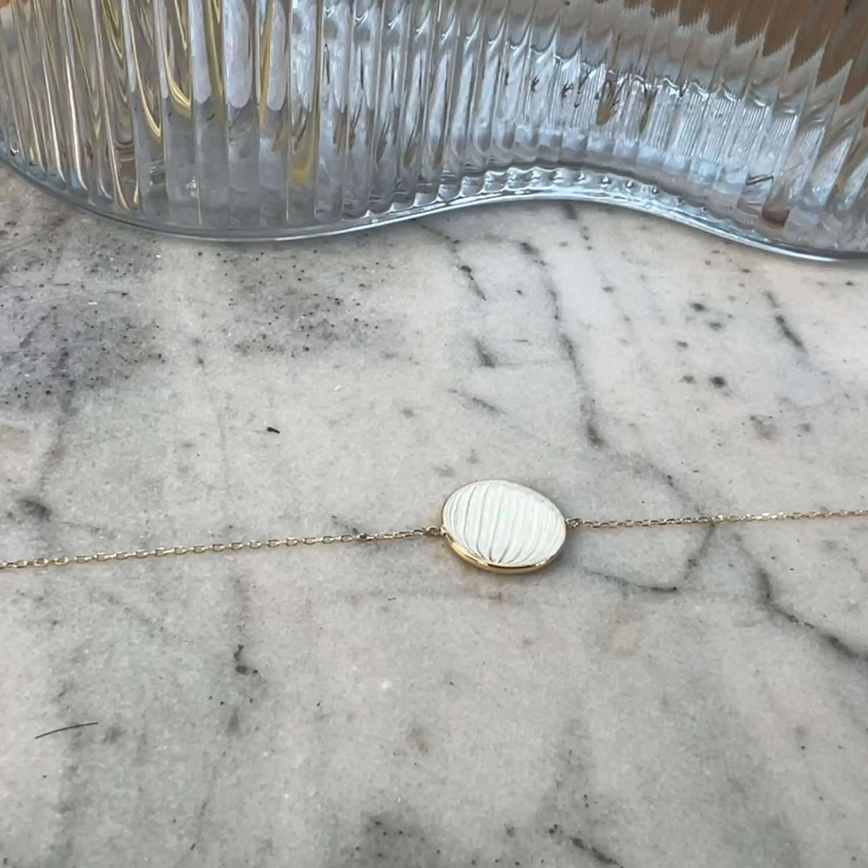 Engravable gold coin bracelet by Danibydsgn, featuring delicate design and customizable charm detail.